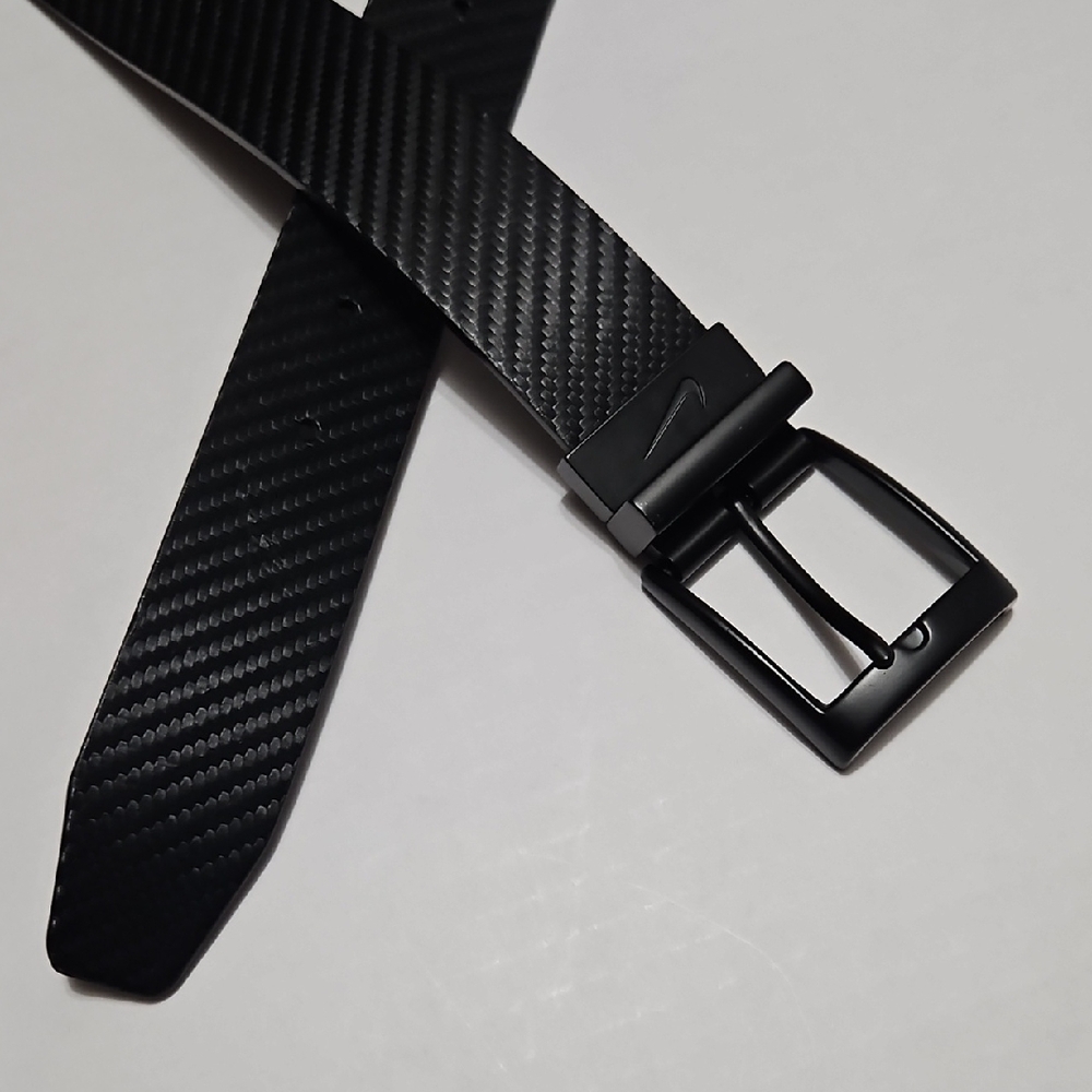 Nike Reversible Black Carbon Fiber Pattern Belt Size M